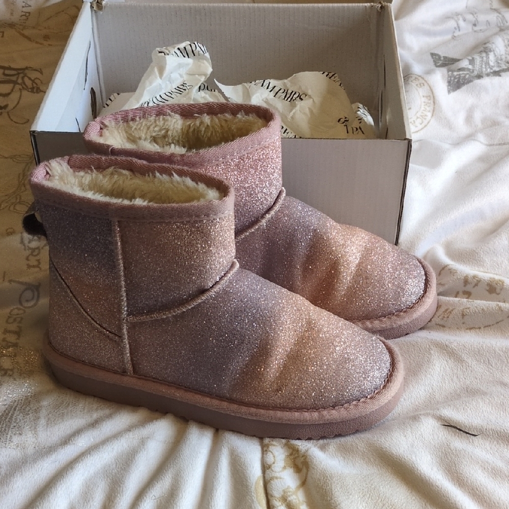 Dream Pairs Pink Ankle Boots with Shimmery Finish - Picture 5 of 7